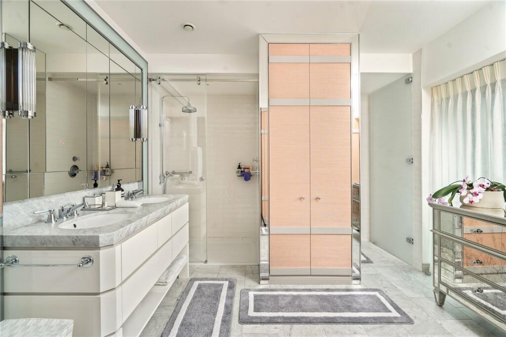 3 bedroom apartment for sale in Capital Building, Embassy Gardens, 8 Union Square, London, SW11